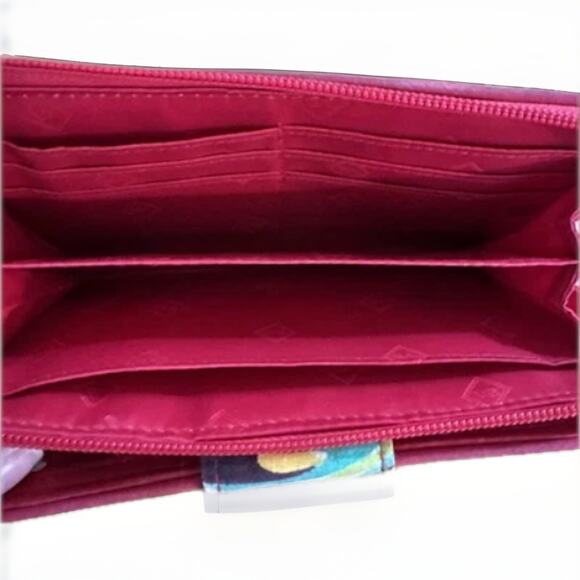 Vera Bradely Pink Floral Quilted Rumba RFID Turnlock Medium Wallet 8x5” - Picture 3 of 4